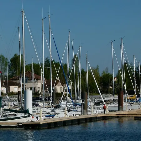 Insolite La Roulotte Des Elfes, Au Milieu De Nulle Part Hébergement de vacances Outines