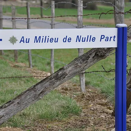 Insolite La Roulotte Des Elfes, Au Milieu De Nulle Part